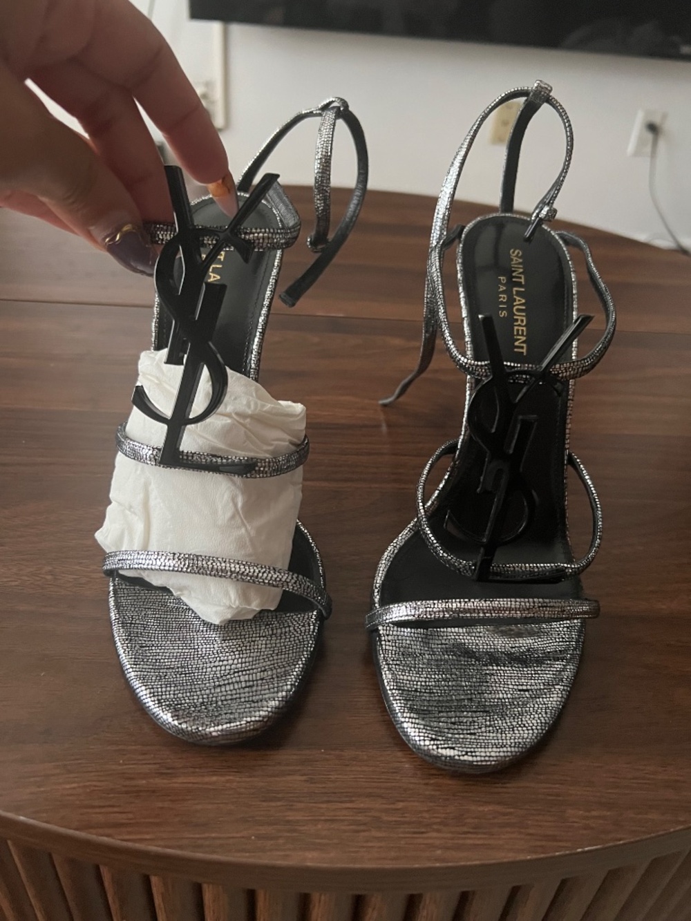 Saint Laurent Cassandra Heels In Metallic Silver Cracked Metal Leather - Picture 2 of 5